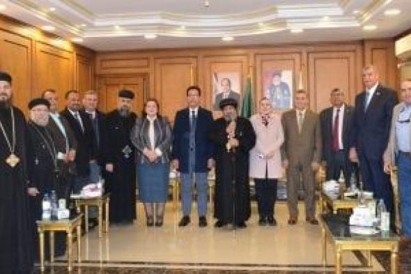 رئيس
جامعة
بنها
يقدم
التهنئة
للأخوة
المسيحيين
بعيد
الميلاد
المجيد