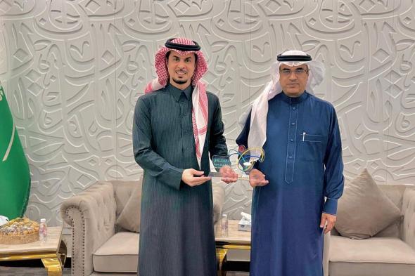 العريفي
    يشكر
    "تعليم
    الطائف"
    ويشيد
    بتكامل
    التعليم
    والرياضة
    المدرسية