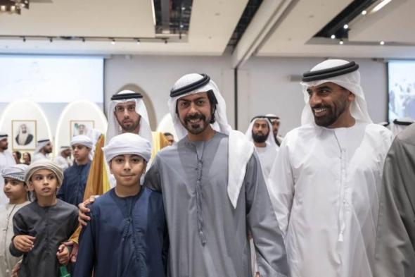 خليفة
بن
طحنون
يحضر
حفل
زفاف
عبدالله
وأحمد
الشامسي