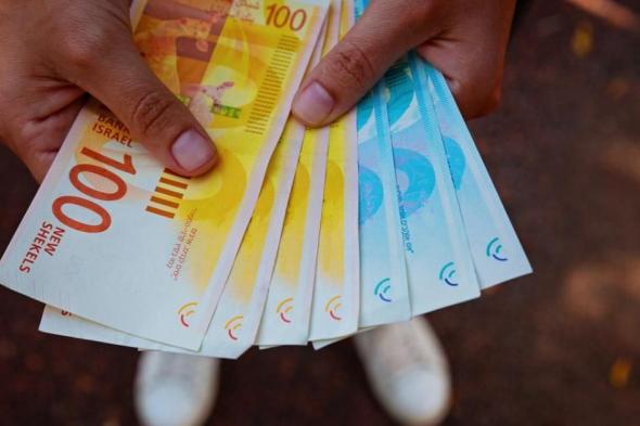 خبير
مالي
:
كارثة
مالية
تضرب
خزينة
الحكومة
الفلسطينية