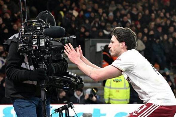 أرسنال
      يقلب
      تأخره
      إلى
      فوز
      أمام
      بورنموث
      في
      الدوري
      الإنجليزي
      وينفرد
      بالصدارة