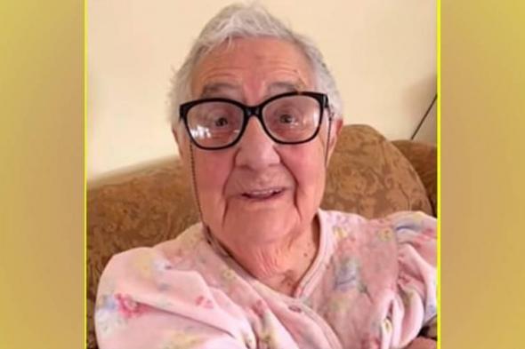 وفاة
      «الجدة
      ماري»
      نجمة
      «تيك
      توك»
      عن
      98
      عاماً