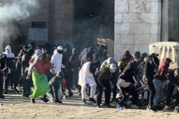 مئات
المستوطنين
يقتحمون
باحات
المسجد
الأقصى
بحماية
شرطة
الاحتلال