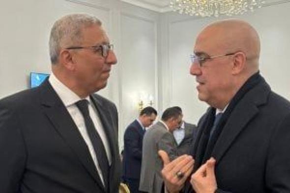 عاصم
الجزار
وأحمد
سعد..
حديث
ودى
ورسائل
هادئة
فى
كواليس
استقبال
النواب