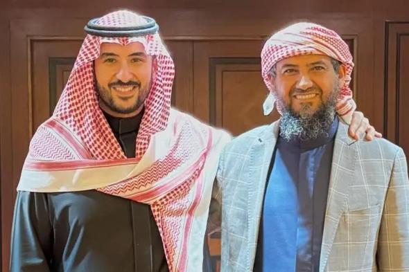 وزير
    الدفاع
    يبحث
    مع
    نائب
    رئيس
    «الانتقالي»
    المستجدات
    باليمن