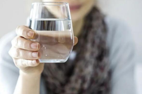 10 فوائد صحية لشرب الماء الساخن