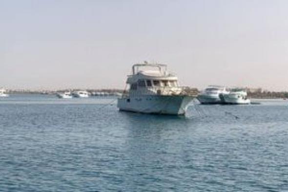 شحوط
لنش
سياحي
بالقرب
من
سواحل
حماطة
جنوب
البحر
الأحمر
دون
إصابات