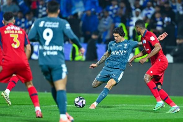 الهلال
      يخطف
      صدارة
      النصر
      بثنائية
      ضمك