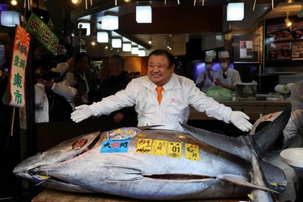 بيع
      سمكة
      تونة
      زرقاء
      بـ3,27
      مليون
      دولار