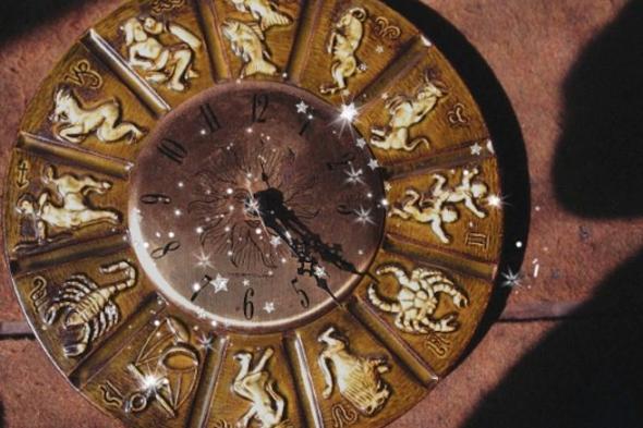 أبراج
اليوم
الاثنين،
5
يناير
2026
العامة
وفي
الحب
والعمل
والصحة