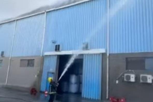 أمن
الجيزة
يعاين
مصنع
اشتعل
به
حريق
فى
مدينة
6
أكتوبر