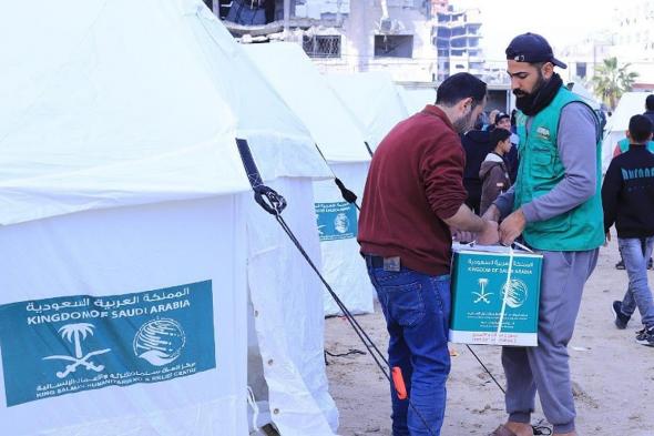 "إغاثي
    الملك
    سلمان"
    يقيم
    مخيمًا
    جديدًا
    لإيواء
    الأسر
    العائدة
    إلى
    مدينة
    غزة