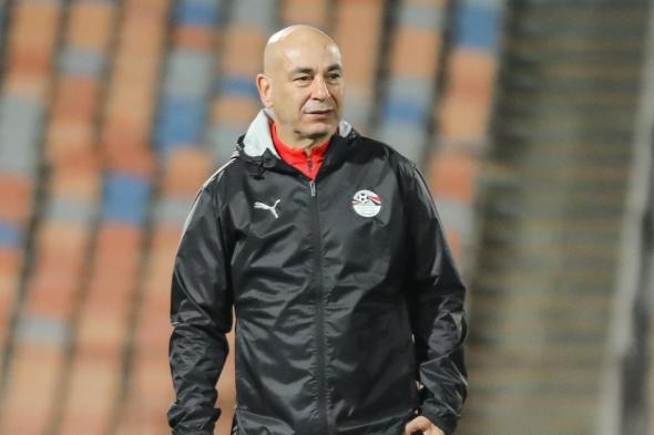 إشاعات: محمد صلاح يصرف من جيبه على المنتخب .. وحسام حسن يرد: «لا أحد ينفق على مصر»