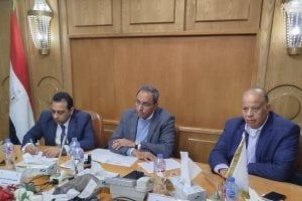 محافظ
قنا
يستجيب
لتجار
شوادر
نجع
حمادى
بجدولة
الديون
ودراسة
تخفيض
الإيجارات