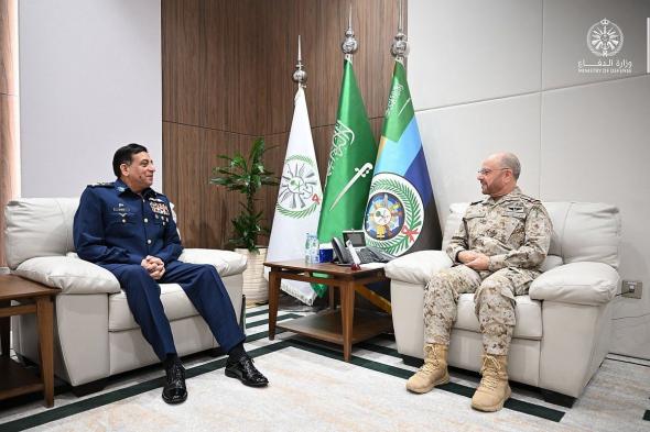 «الرويلي»
يبحث
الموضوعات
ذات
الاهتمام
المشترك
مع
رئيس
أركان
القوات
الجوية
الباكستانية