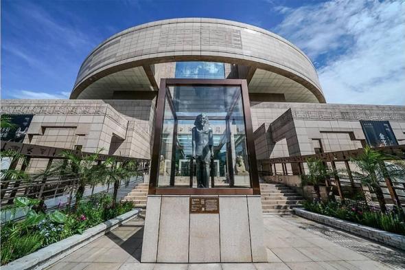 1300
      قطعة
      أثرية
      مصرية
      تجوب
      العالم