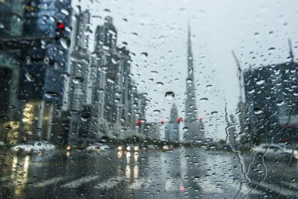 طقس الإمارات غداً.. غائم جزئياً مع فرصة لسقوط أمطار