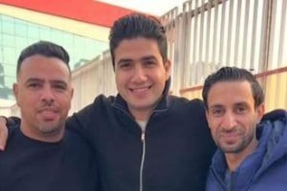 أيمن
حفني
يظهر
داخل
نادى
الزمالك
من
جديد