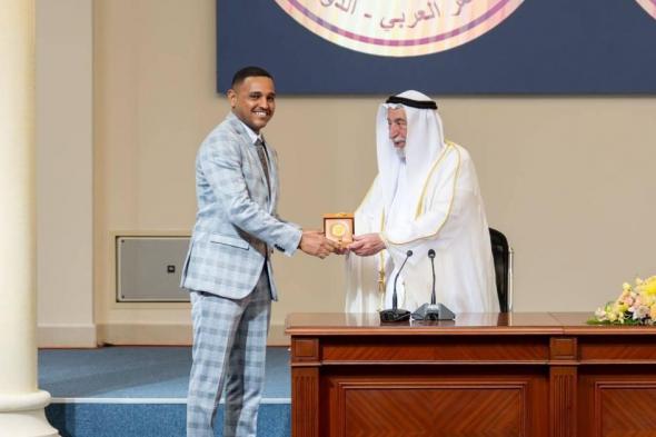 حاكم
      الشارقة
      يكرّم
      الشعراء
      الفائزين
      بجائزة
      القوافي
      2025