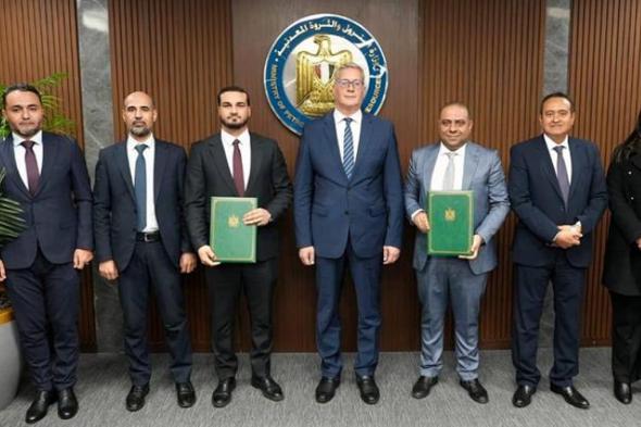 مصر
    وسوريا
    توقعان
    مذكرتيّ
    تفاهم
    لتوريد
    الغاز
    والمنتجات
    البترولية