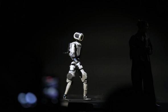 روبوتات
      شبيهة
      بالبشر
      بمصنع
      «هيونداي»
      2028