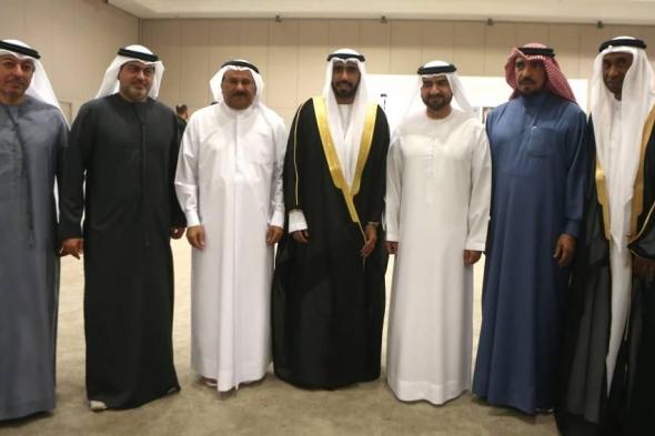 عبدالله
      بن
      سالم
      يحضر
      والشيوخ
      حفل
      زفاف
      عبدالرحمن
      آل
      علي