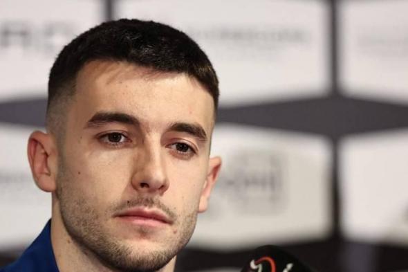 غارسيا
الرقم
1
في
برشلونة..
وشتيغن
يشعل
التكهنات
بعد
مغادرة
المعسكر