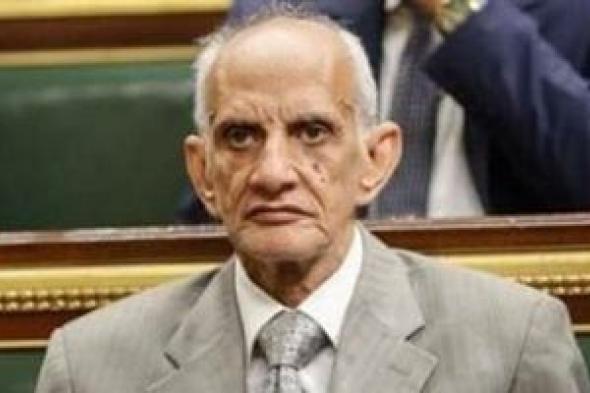 النائب
خالد
خلف
الله
يشيد
بجهود
الدولة
ويعد
بتحسين
الخدمات
فى
دائرته
بقنا