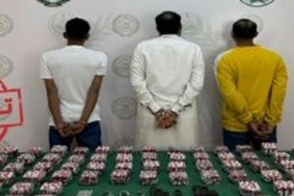 القبض
على
3
مواطنين
لترويجهم
الحشيش
والإمفيتامين
والأقراص
المحظورة
بالمدينة