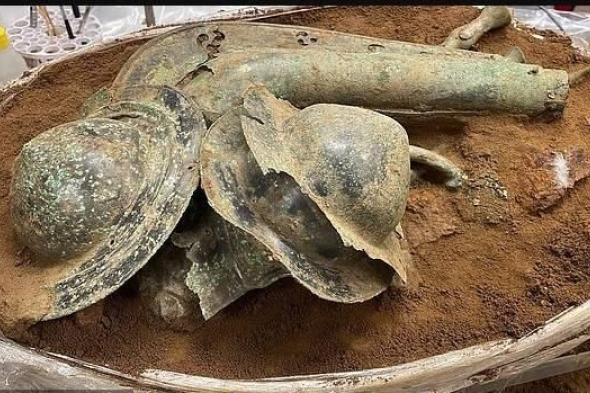 اكتشاف
      كنز
      أثري
      من
      العصر
      الحديدي
      في
      إسكتلندا