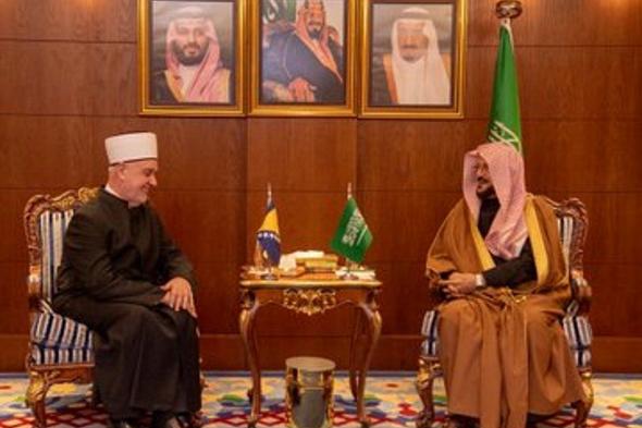 وزير
    الشؤون
    الإسلامية
    يبحث
    مع
    المفتي
    العام
    للبوسنة
    والهرسك
    التعاون
    في
    المجالات
    الدعوية