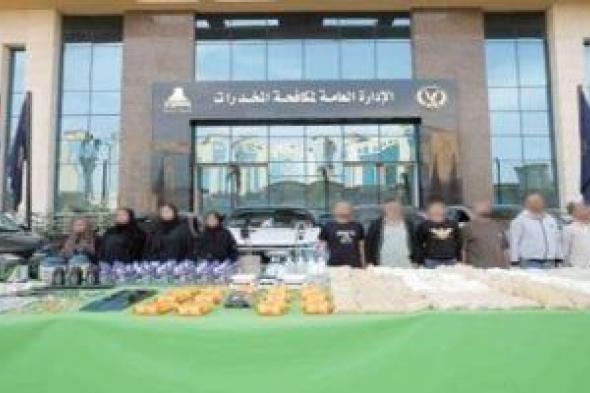 وصول
سارة
خليفة
والمتهمين
بقضية
المخدرات
الكبرى
لمجمع
محاكم
القاهرة
الجديدة