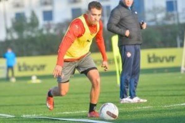 مزق
في
البطن
يبعد
عمر
الجزار
عن
سيراميكا
3
أسابيع