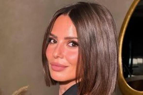 تحريات
لكشف
ملابسات
اصطدام
سيارة
شقيق
إيمان
العاصى
بأخرى
نقل
فى
الشيخ
زايد