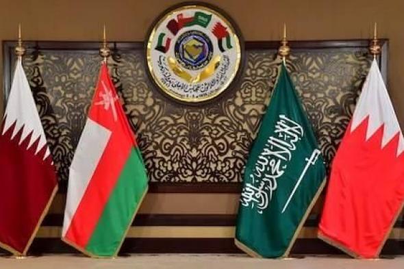 «ستاندرد
      أند
      بورز»:
      الخليج
      يقود
      نمو
      الشرق
      الأوسط
      2026
      بـ«دعم
      ذكي»