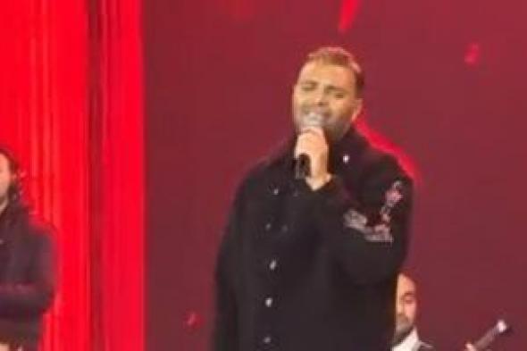 رامى
صبرى
يرفع
شعار
كامل
العدد
بحفل
مهرجان
الفسطاط
الشتوى