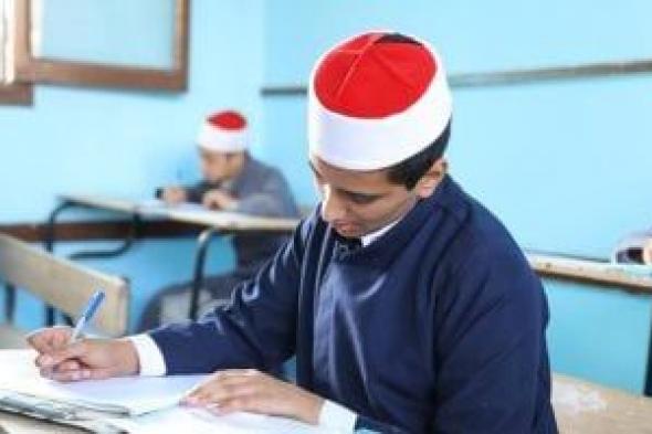 طلاب
النقل
الابتدائى
والإعدادى
الأزهرى
يؤدون
اليوم
امتحان
الرياضيات
واللغة
العربية