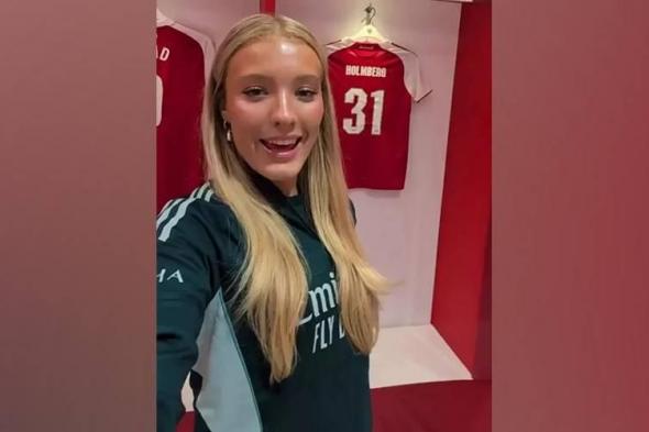 تحرك
      عاجل
      بعد
      فيديو
      حسناء
      أرسنال
      الجديدة
      في
      غرفة
      الملابس
      (فيديو)