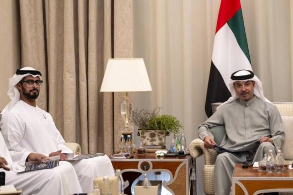 هزاع
      بن
      زايد
      يطلع
      على
      أبرز
      مشاريع
      دعم
      الصناعات
      المستقبلية