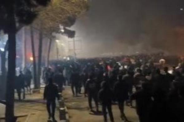 الشرطة
الإيرانية
تعلن
مقتل
عنصرين
وإصابة
270
آخرين
منذ
اندلاع
الاحتجاجات