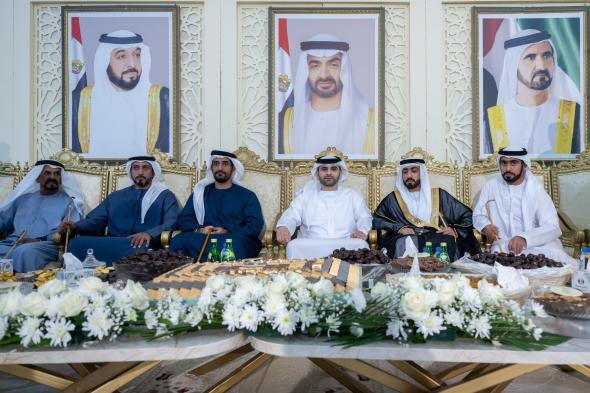 منصور بن محمد يحضر أفراح الكتبي