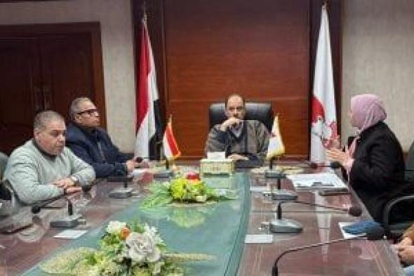 محافظ
سوهاج
يتابع
مقترح
التطوير
التنفيذي
لشارع
المحطة
وفق
الهوية
البصرية