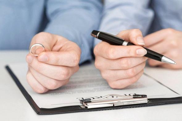 زوجات يلجأن إلى «الخلع» هرباً من صعوبة «إثبات الضرر» وقت استحالة العِشرة