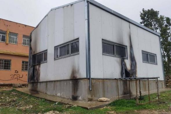 بالصور:
مستوطنون
يحرقون
غرفة
صفية
ويخطون
شعارات
عنصرية
في
مدرسة
جالود