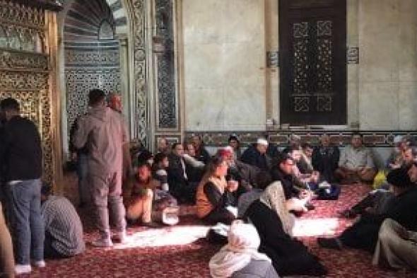 زحام
المريدين
داخل
مقام
السيد
البدوى
عقب
صلاة
الجمعة..
فيديو