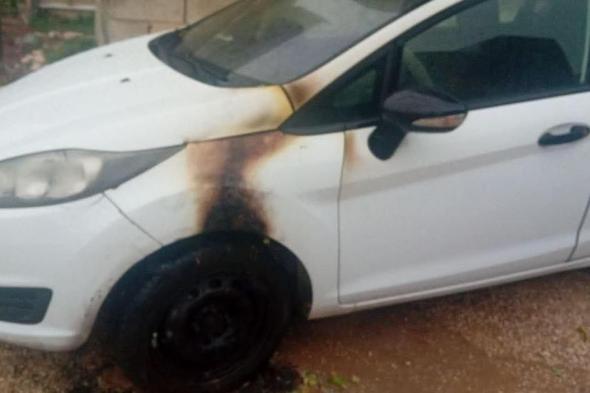 بالصور:
مستوطنون
يضرمون
النار
في
خمس
مركبات
شمال
نابلس