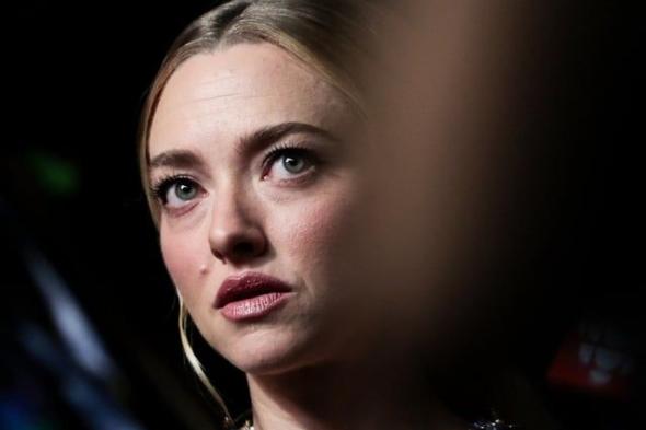 أماندا سيفريد تروي معاناتها مع الوسواس القهري