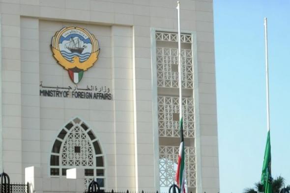 «الخارجية»
      تهيب
      بالمواطنين
      المتواجدين
      في
      إيران
      أخذ
      الحيطة
      والحذر
      وتجنب
      أماكن
      التجمعات