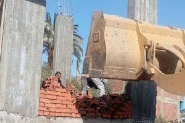 زراعة
سوهاج:
إزالة
فورية
لبناء
مخالف
على
أرض
زراعية
بإحدى
قرى
مركز
المنشأة