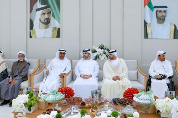 منصور بن محمد يحضر أفراح المطيوعي والمزروعي